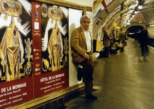 Oswaldo Vigas in the Paris metro during his visit to the city for his exhibition at the La Monnaie Palace, 1993