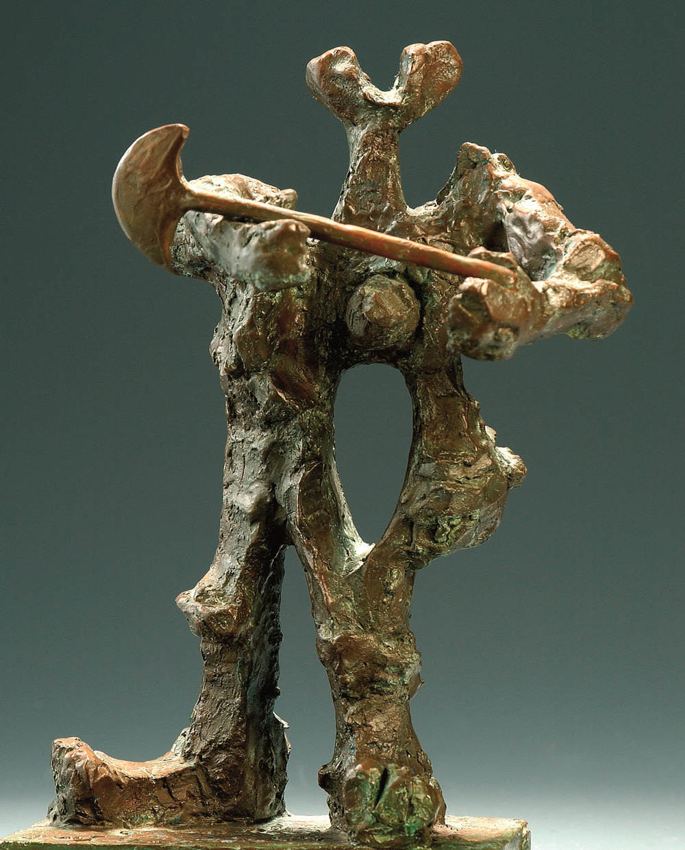 <b>CORTADOR DE CABEZAS</b>, 1993 <br> Bronze | Bronce<br> 14.17 x 9.84 x 7.08 in | 36 x 25 x 18 cm 