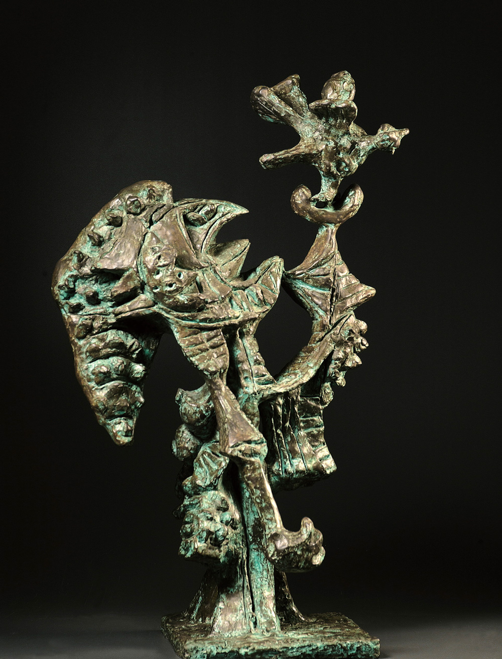 <b>ATRAPADORA</b>, 1990 <br> Bronze | Bronce<br> 29.13 x 17.71 x 13.78 in | 74 x 45 x 35 cm 