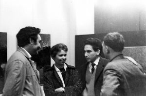 Jesús Soto, Oswaldo Vigas and friends during the exhibition Vigas, Peintures Récentes, at the La Roue Gallery in Paris, 1961