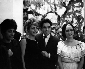 Ms de Rebeyrolle, Janine Vigas, Oswaldo Vigas and Conchita Guerra in the exhibition Vigas in the Galerie Neufville, Paris, 1963
