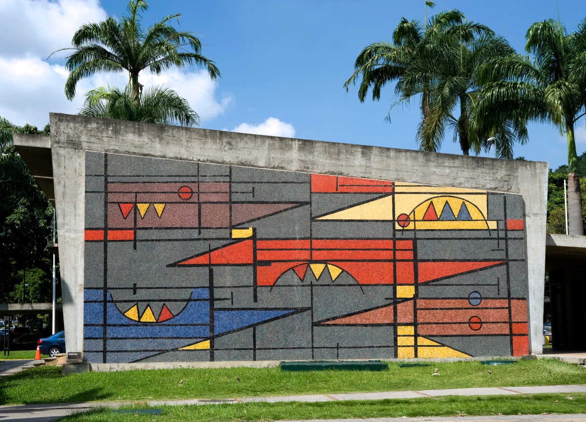 <b>UN ELEMENTO ESTÁTICO EN CINCO POSICIONES</b>, 1953 <br> Ciudad Universitaria de Caracas. UCV. <br> Venetian Mosaic | Mosaico veneciano<br> 4,45 x 10,65 mts. 